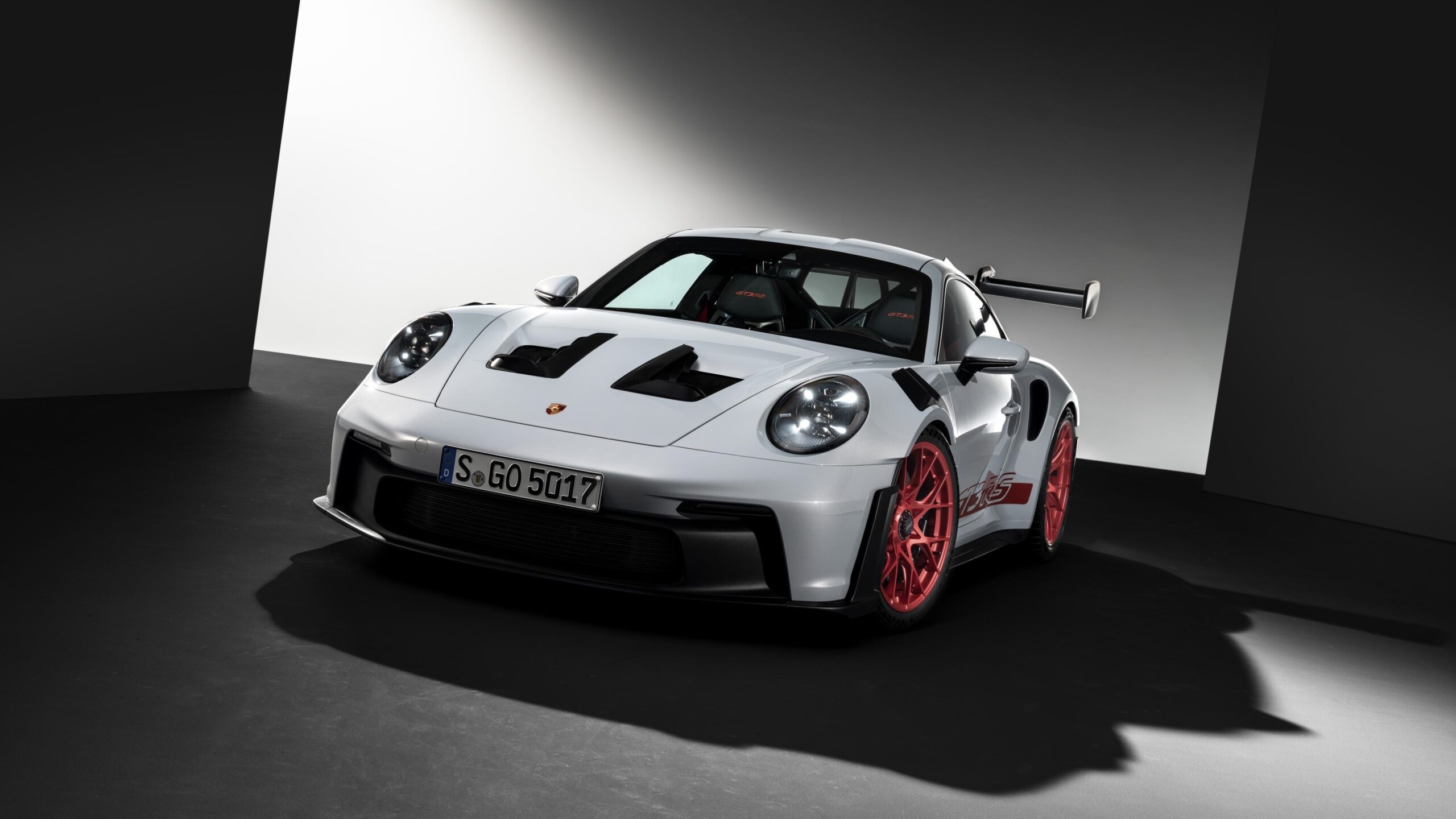 The 2023 Porsche 911 GT3 RS Looks Like a Fighter Jet on Wheels