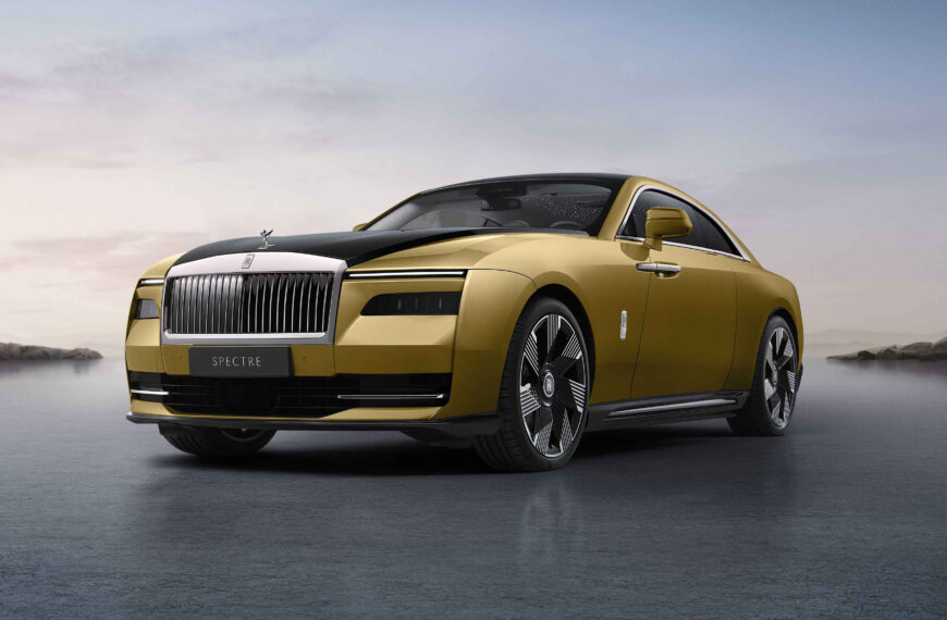 Rolls-Royce Finally Goes All Into the EV Game with the Spectre