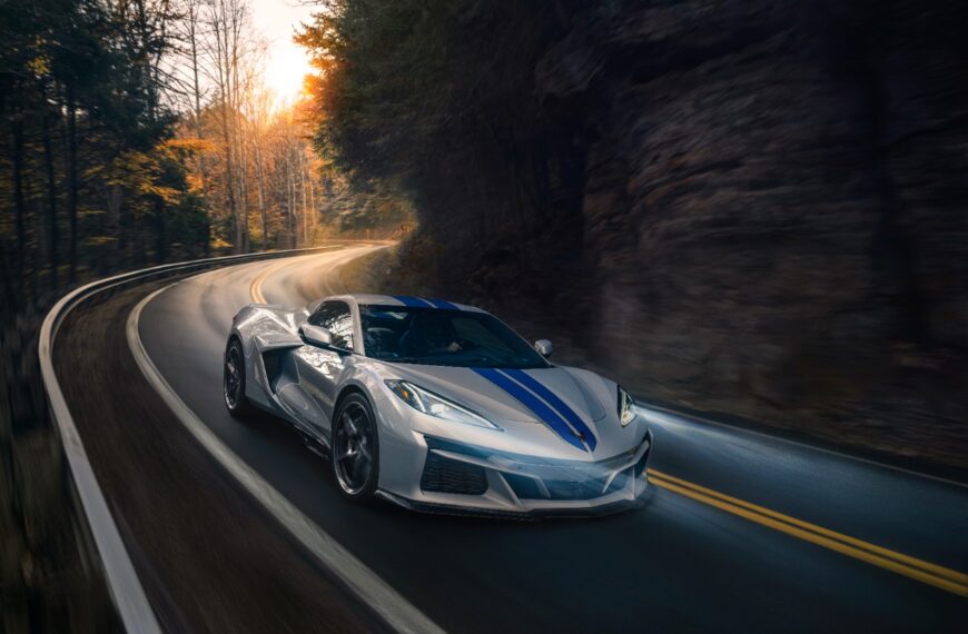 2024 Corvette E-Ray Introduces Electric Motor, Gets All-Wheel Drive and 655 Horsepower